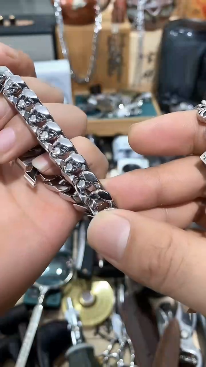 瓷片闪购商品   如图所示