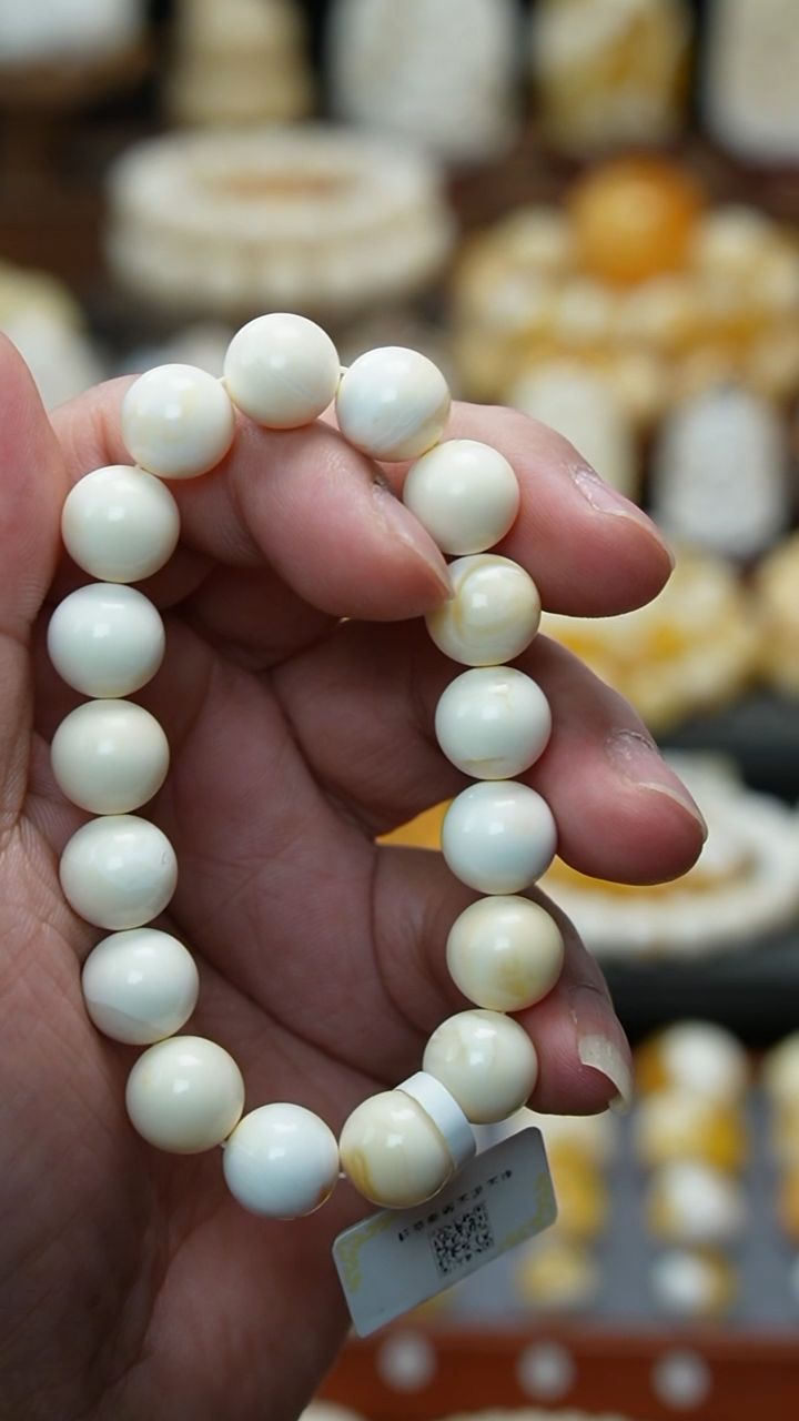 【闪购商品】琥珀裸石未镶嵌         