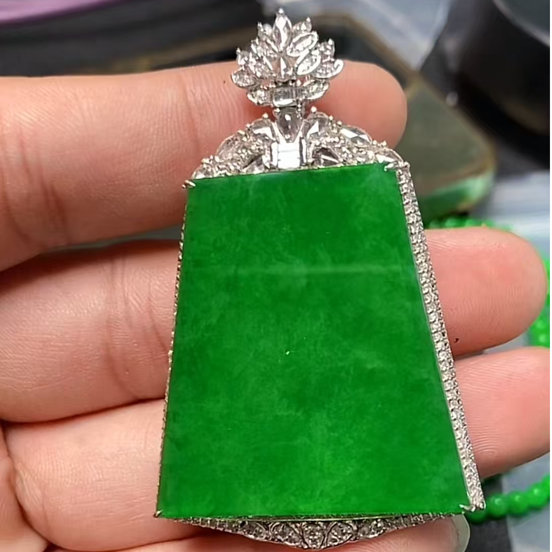 缅甸天然翡翠挂坠