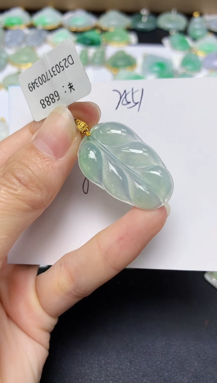 翡翠18K金镶嵌颈饰 天然翡翠A货