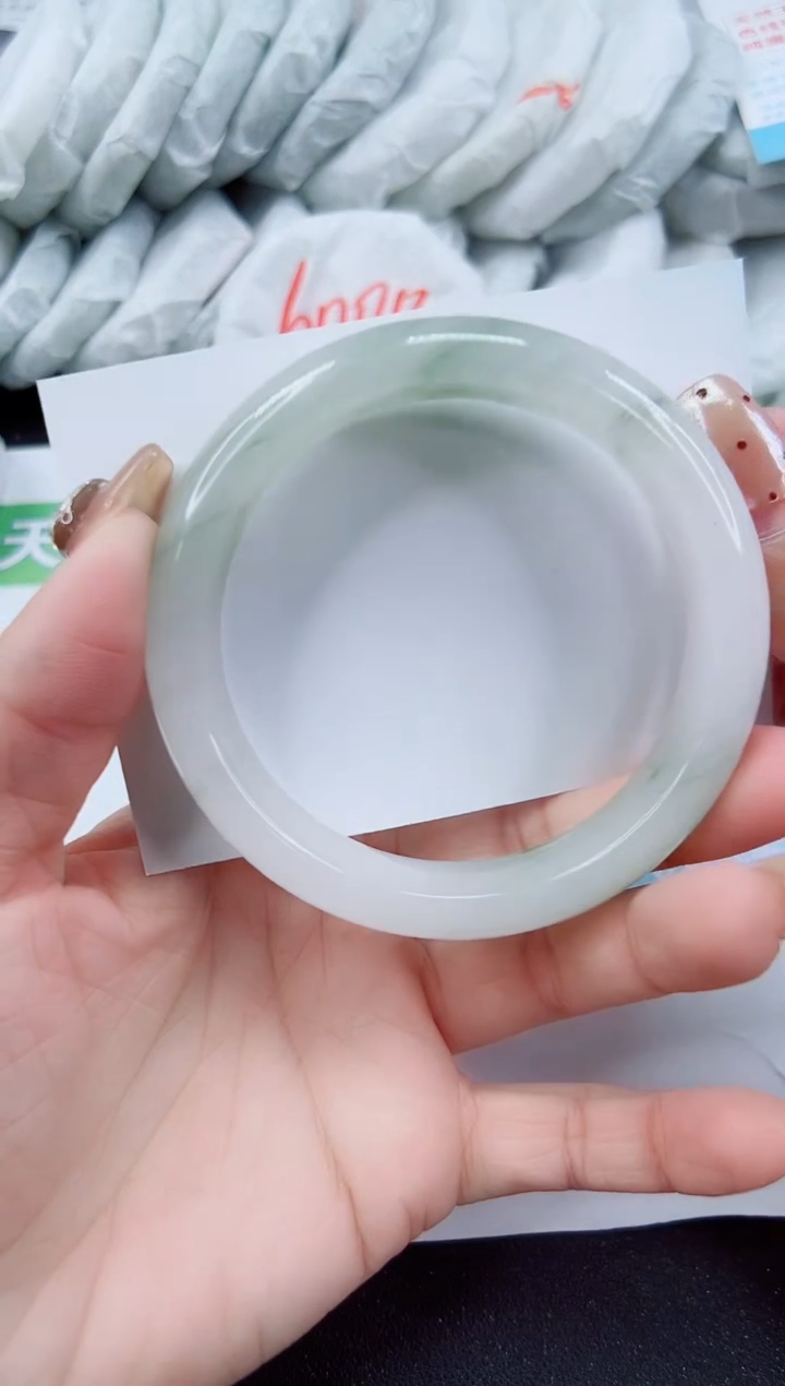 【闪购商品】石英质玉手镯未镶嵌34