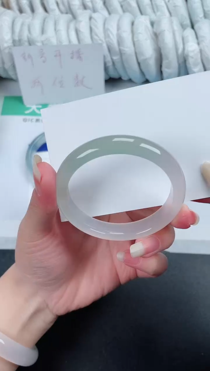 【闪购商品】石英质玉手镯未镶嵌208-54