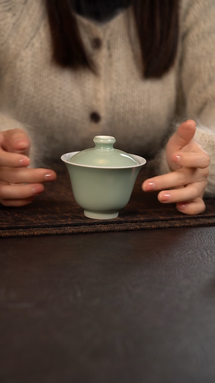 【闪购商品】杯云霞珍藏豆青釉小盖碗