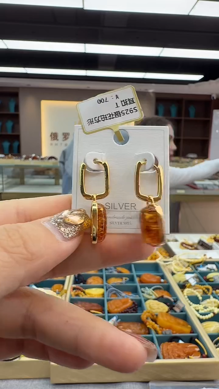 琥珀未镶嵌耳饰203秒拍号 假一罚三 