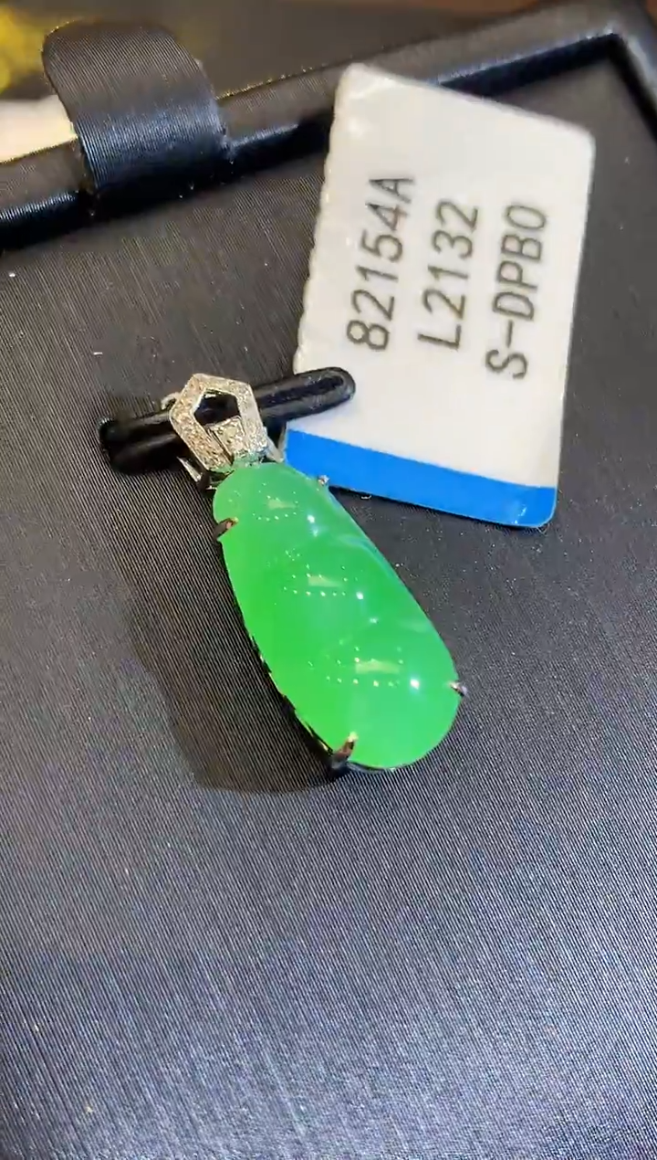吊坠(不含链)18K金镶嵌翡翠L2132多样性发其一