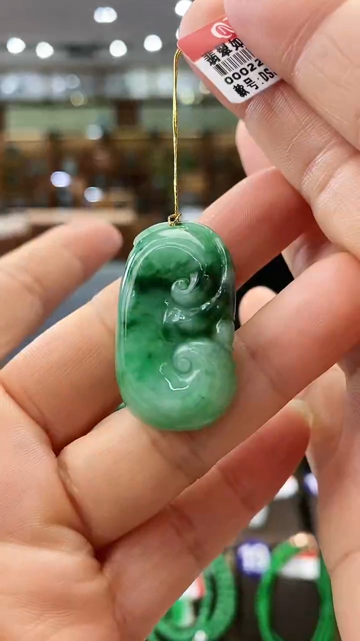 【闪购商品】翡翠颈饰未镶嵌如意