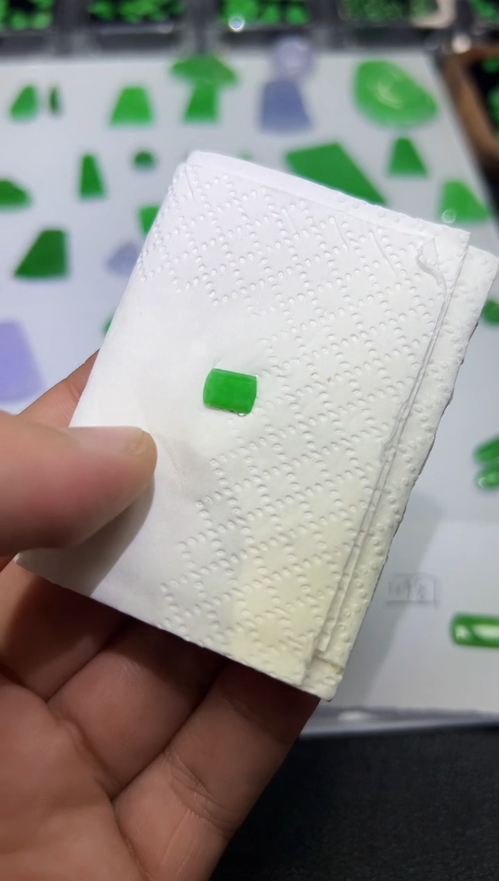 裸石翡翠天然缅甸A货翡翠一件