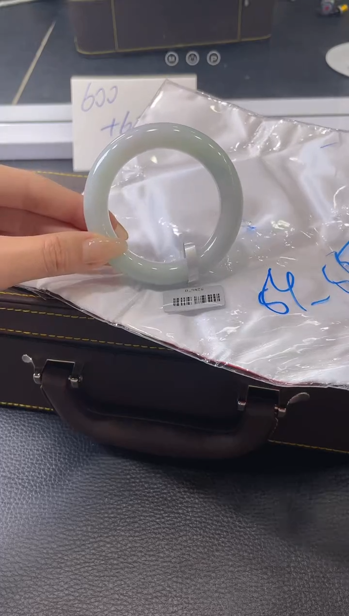 【闪购商品】翡翠手镯未镶嵌手镯