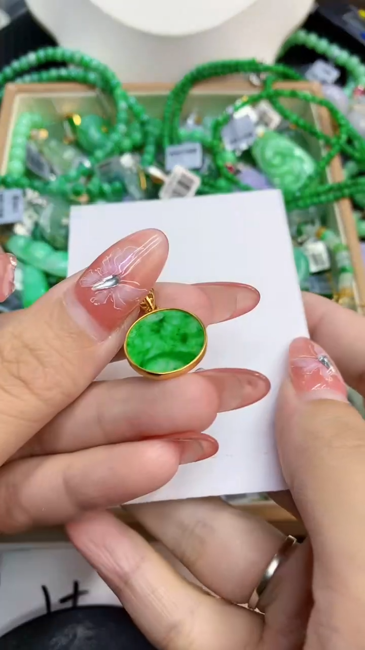 颈饰未镶嵌翡翠1