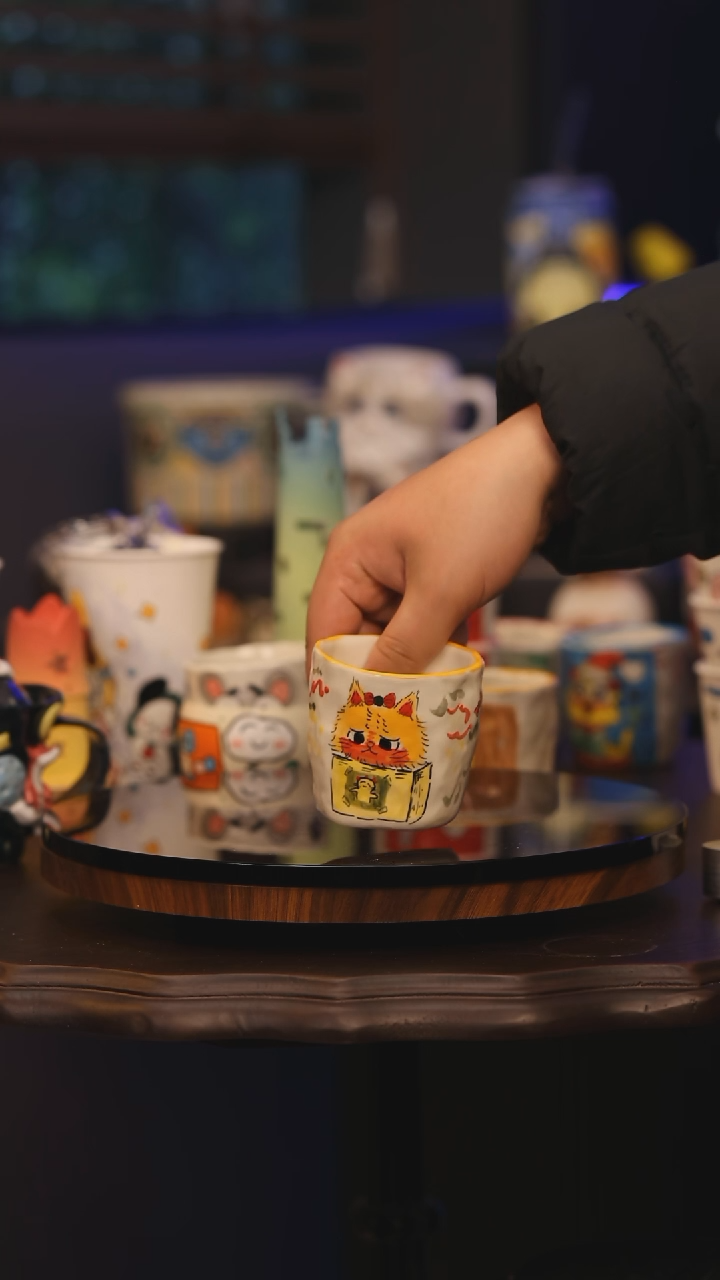 【闪购商品】摆件景德镇釉下彩绘设计师款式陶瓷