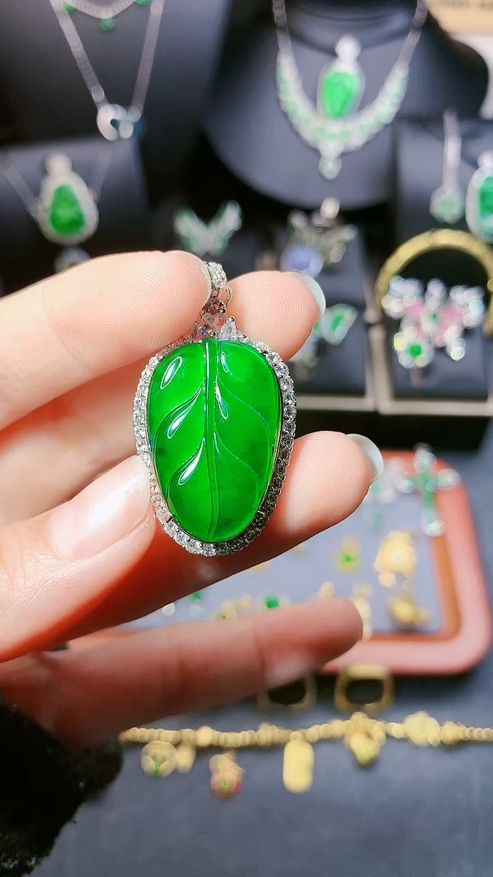 【闪购商品】翡翠吊坠(赠链)银S925镶嵌吊坠