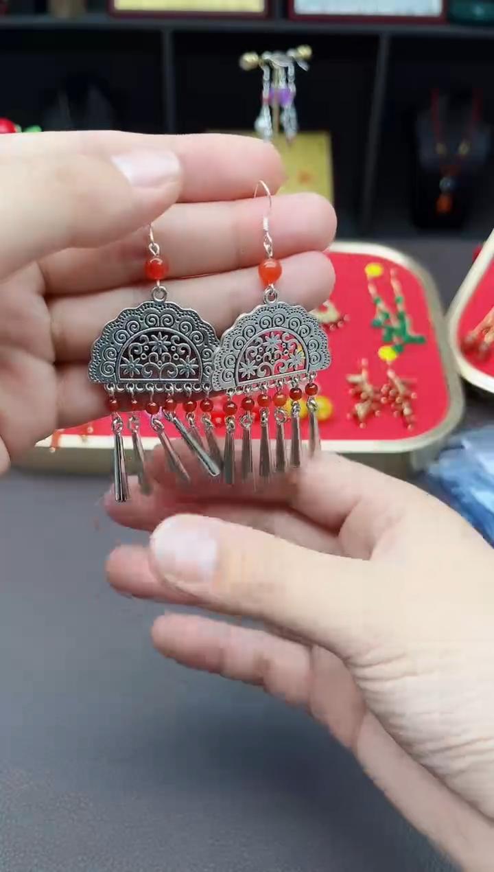 【闪购商品】南红玛瑙耳饰银S925镶嵌大半圆流苏