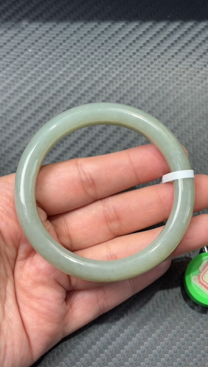 未镶嵌手镯和田玉且末微色差近矿54+mL