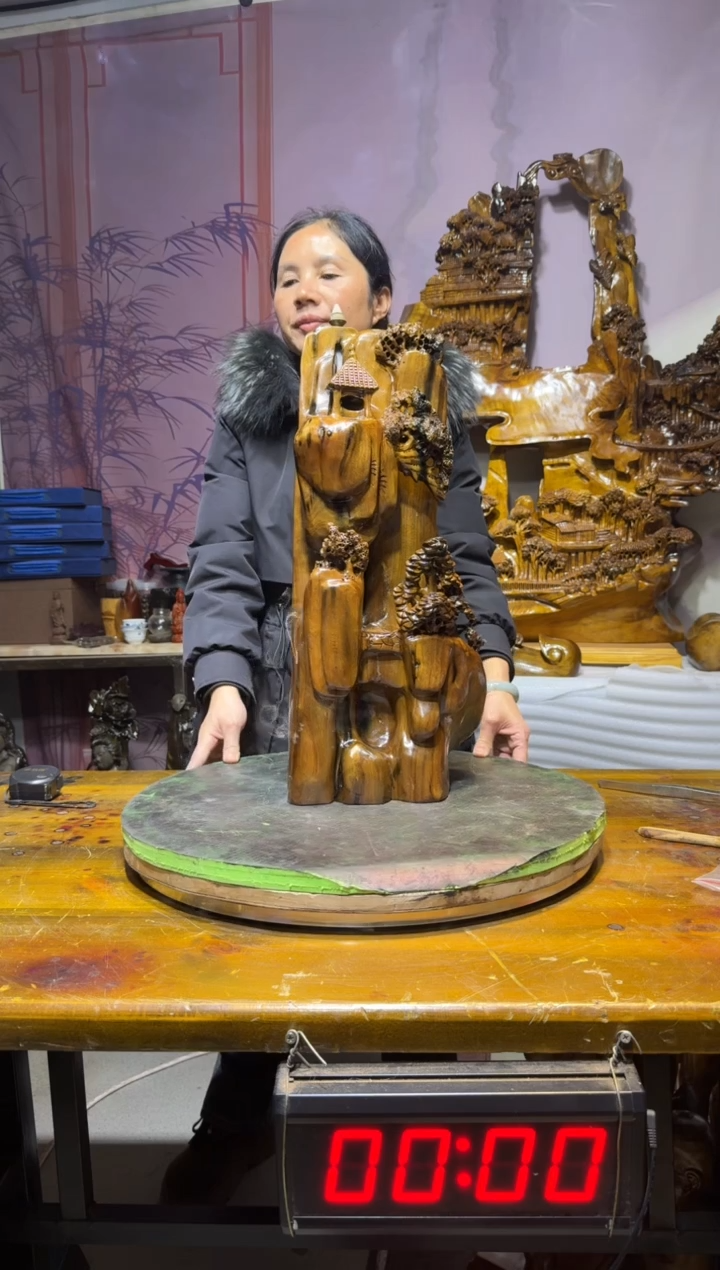 金丝楠冲****霸金丝楠木雕刻摆件