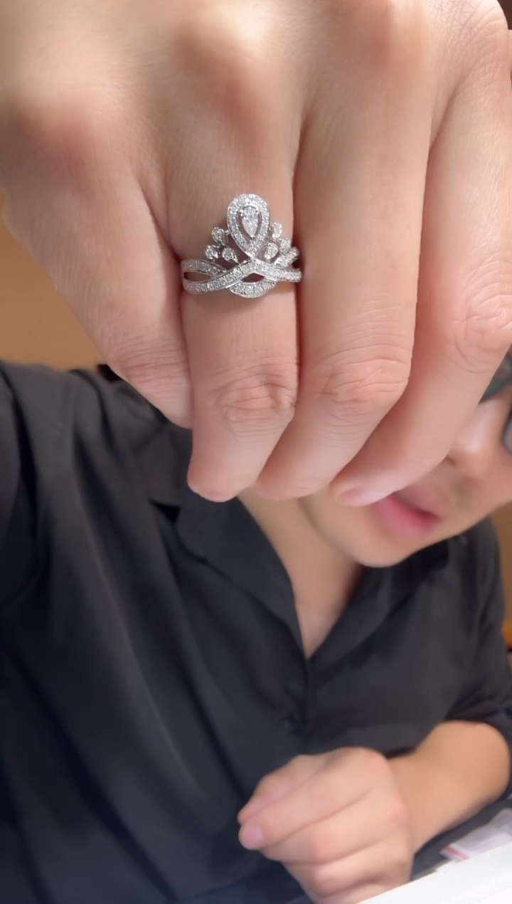 【闪购商品】钻石戒指18K金镶嵌皇冠戒指