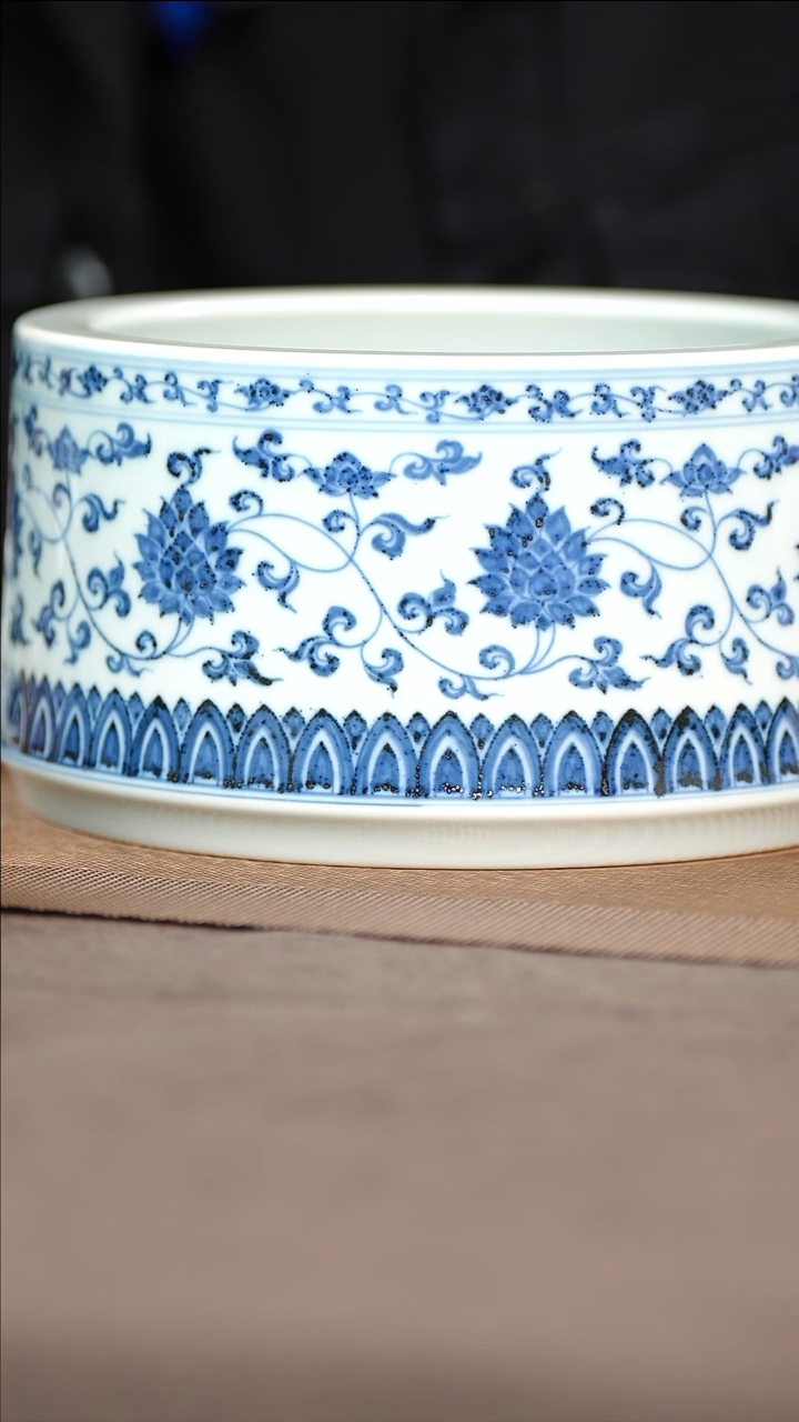 其他陶瓷?****?景德镇陶瓷缠枝莲水洗