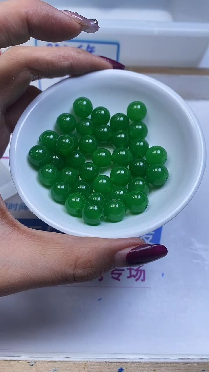 未镶嵌散珠石英质玉C539 菠 菜 绿10mm10颗7.8元