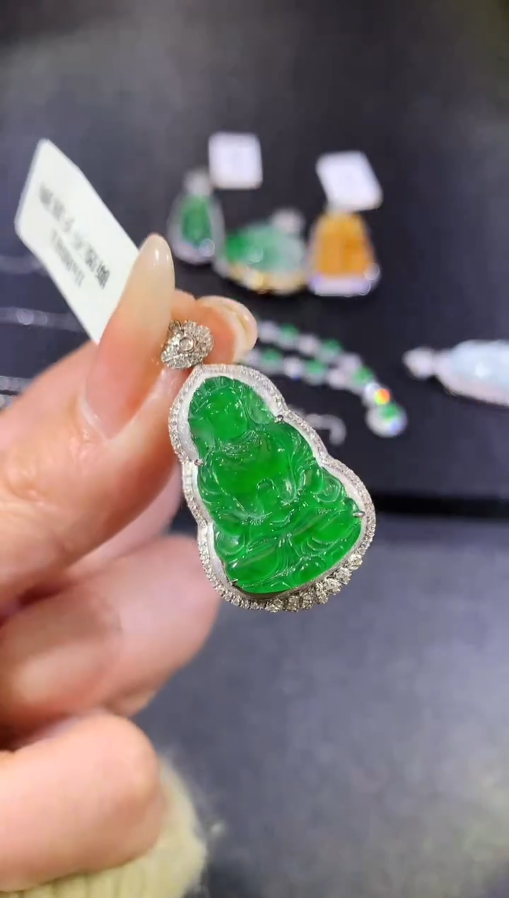 【闪购商品】翡翠吊坠(不含链)18K金镶嵌118度母