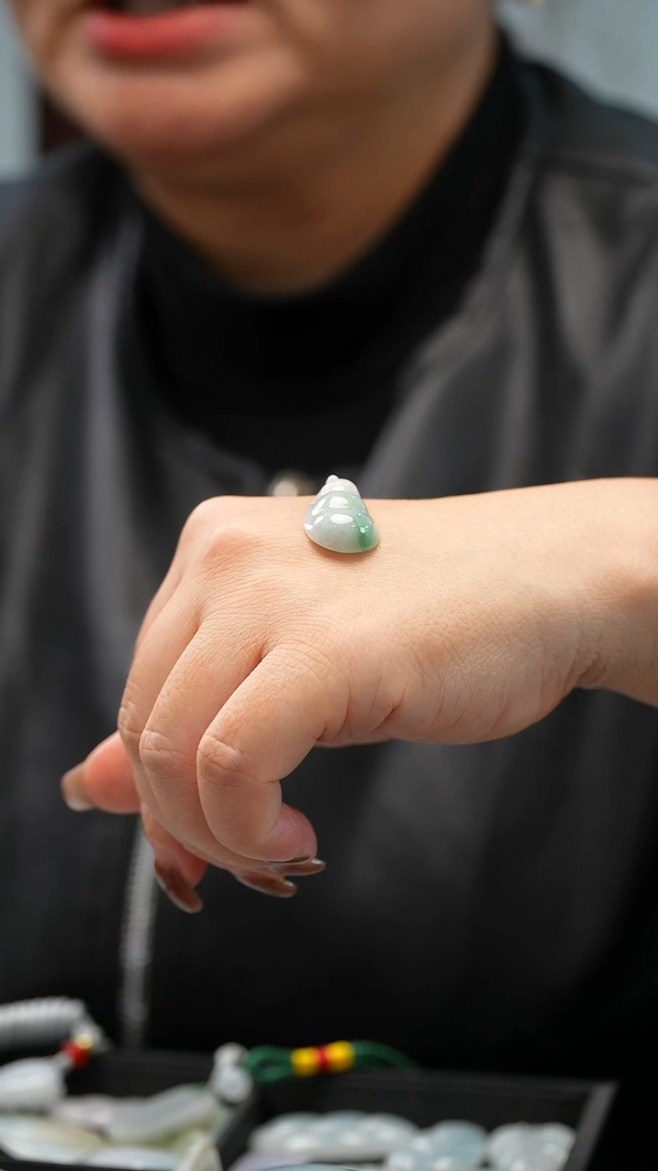 颈饰未镶嵌翡翠福豆