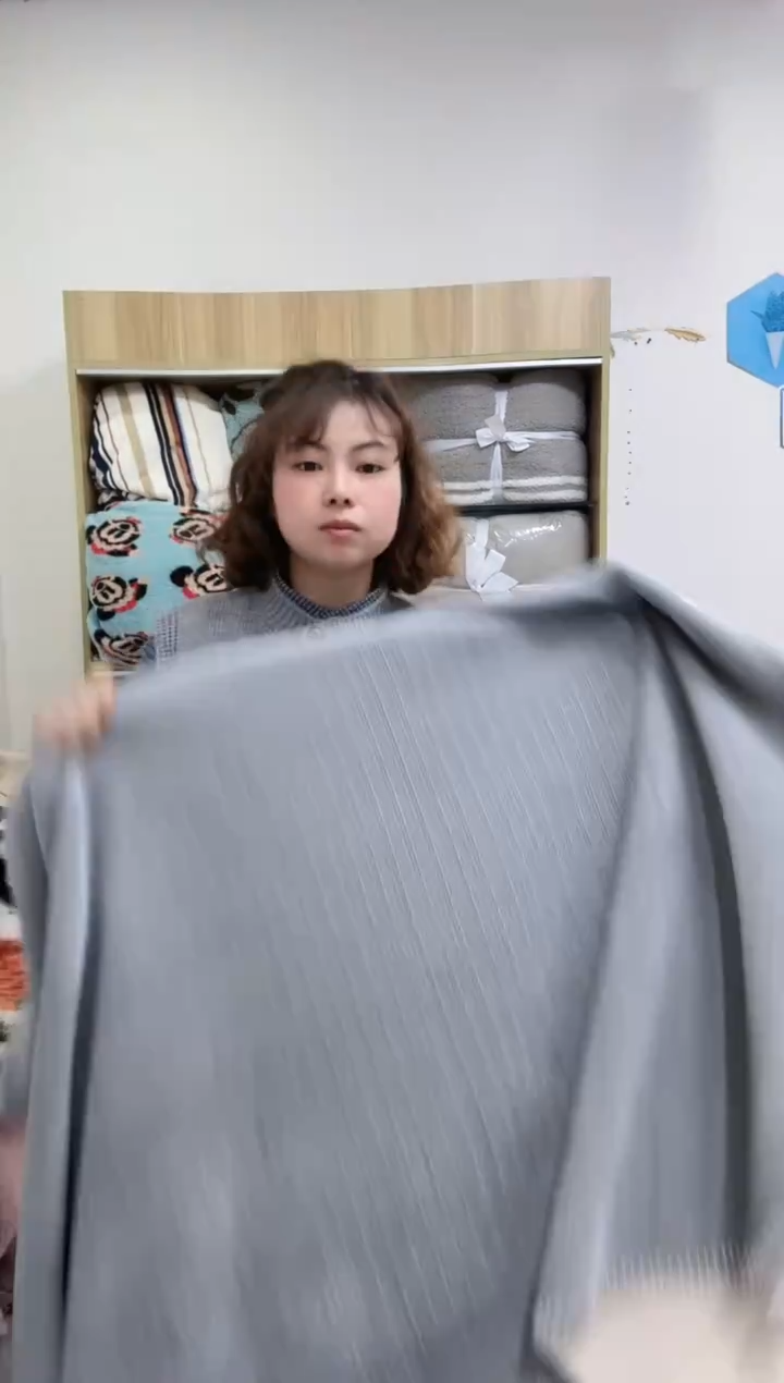 聚酯纤维1.5*2    雪尼尔浅灰