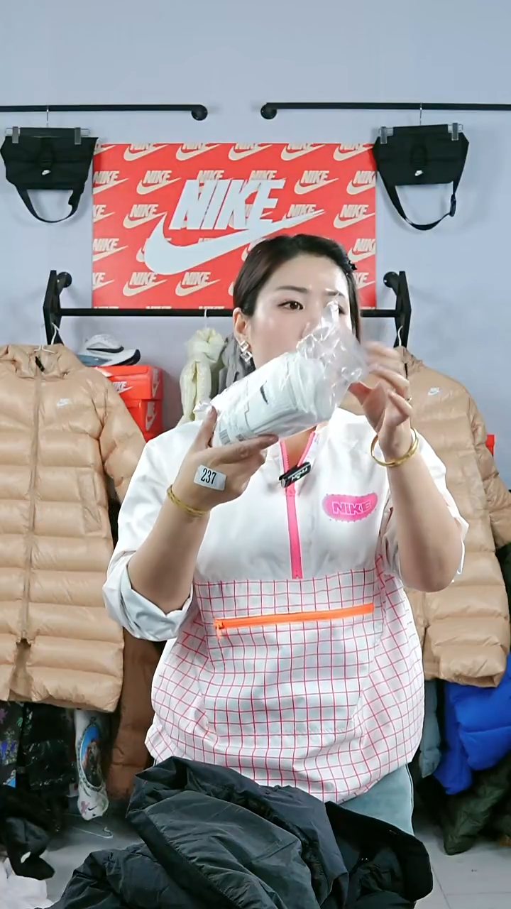 闪购编码Nike/Jordan运动衣以直播间过款为准尺码袜子白色3双中长