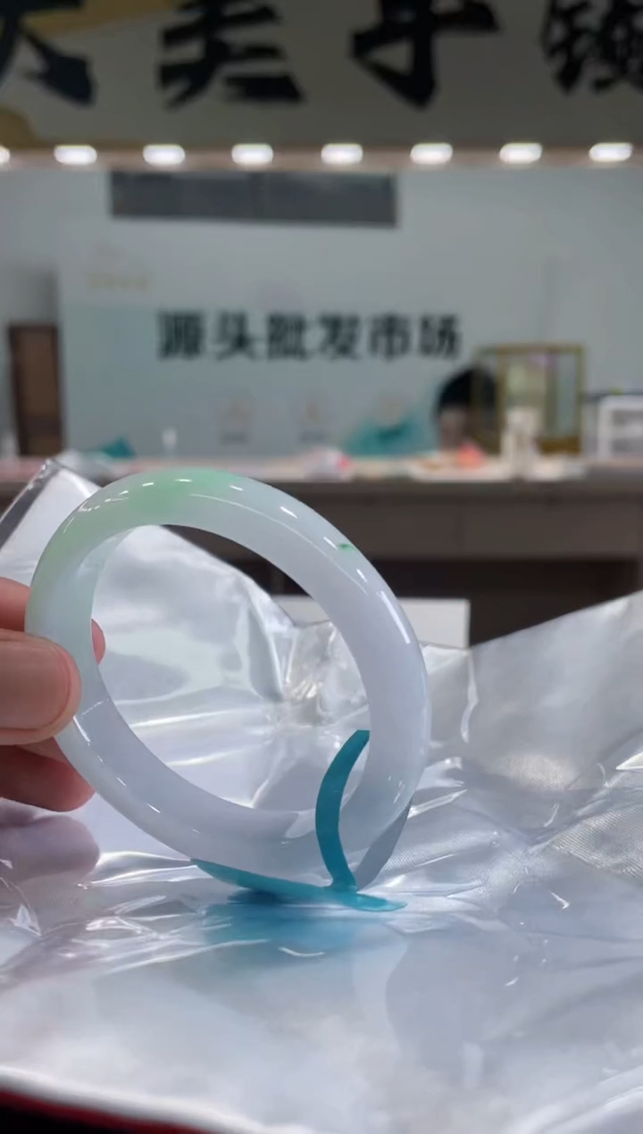 【闪购商品】翡翠手镯（贵妃镯）未镶嵌手镯