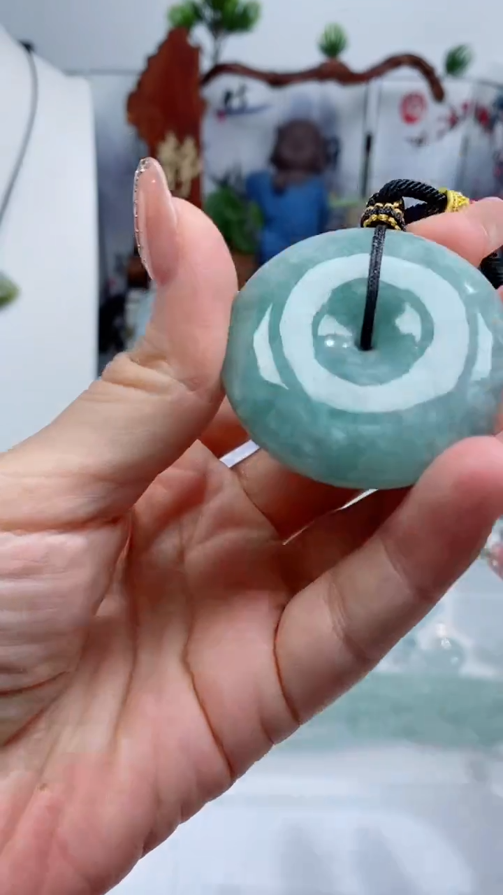 翡翠未镶嵌颈饰吊坠