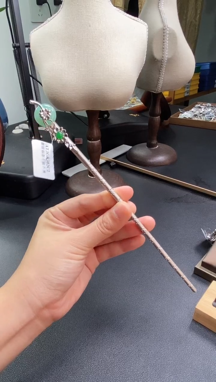 颈饰银S925镶嵌翡翠12700发簪