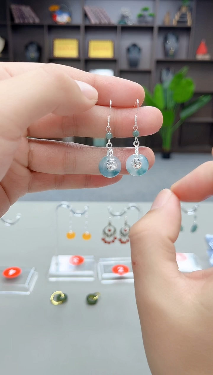 未镶嵌石英质玉（天山翠）耳饰721000