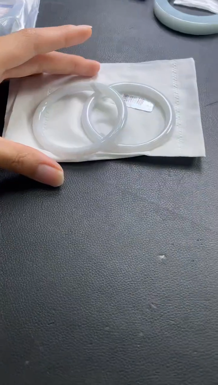 未镶嵌手镯定制翡翠手镯