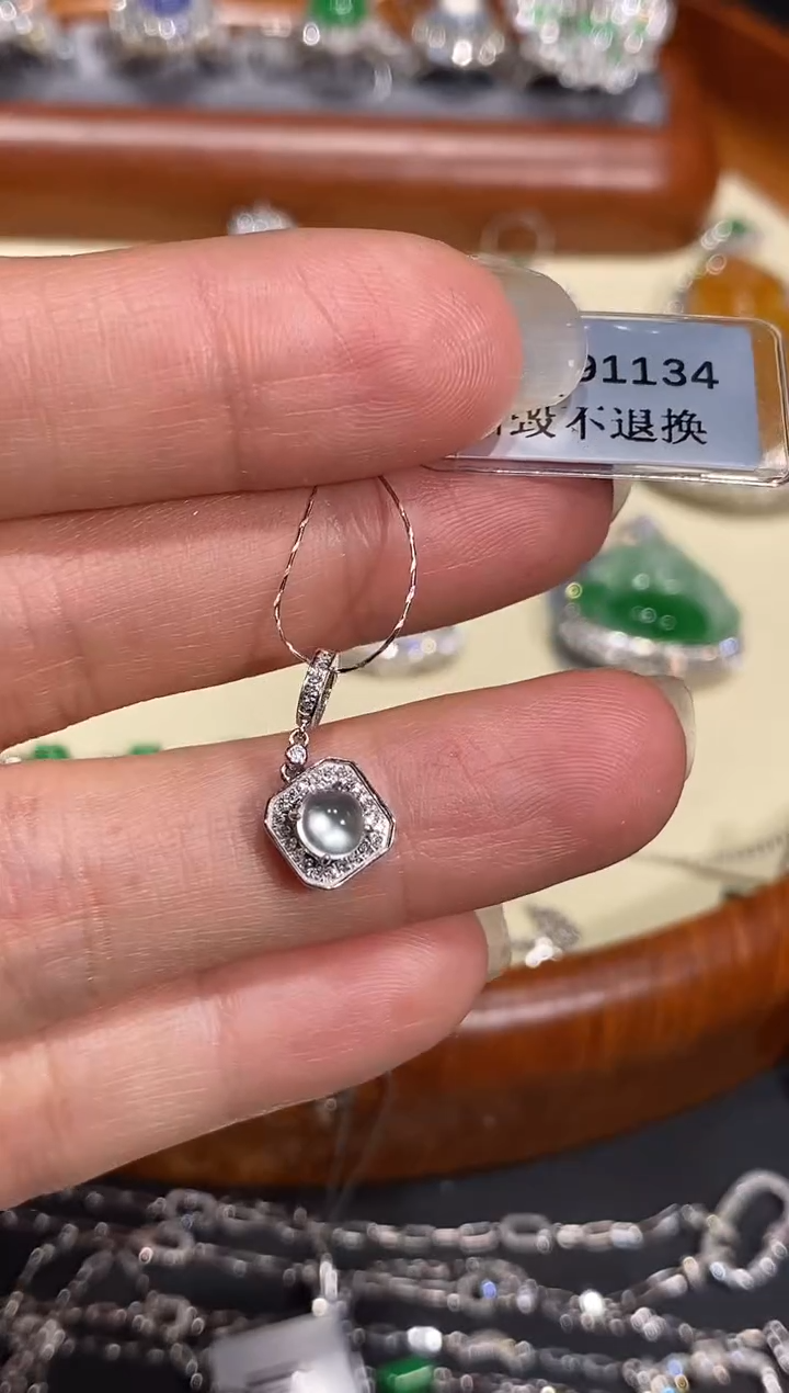 【闪购商品】翡翠颈饰18K金镶嵌吊坠