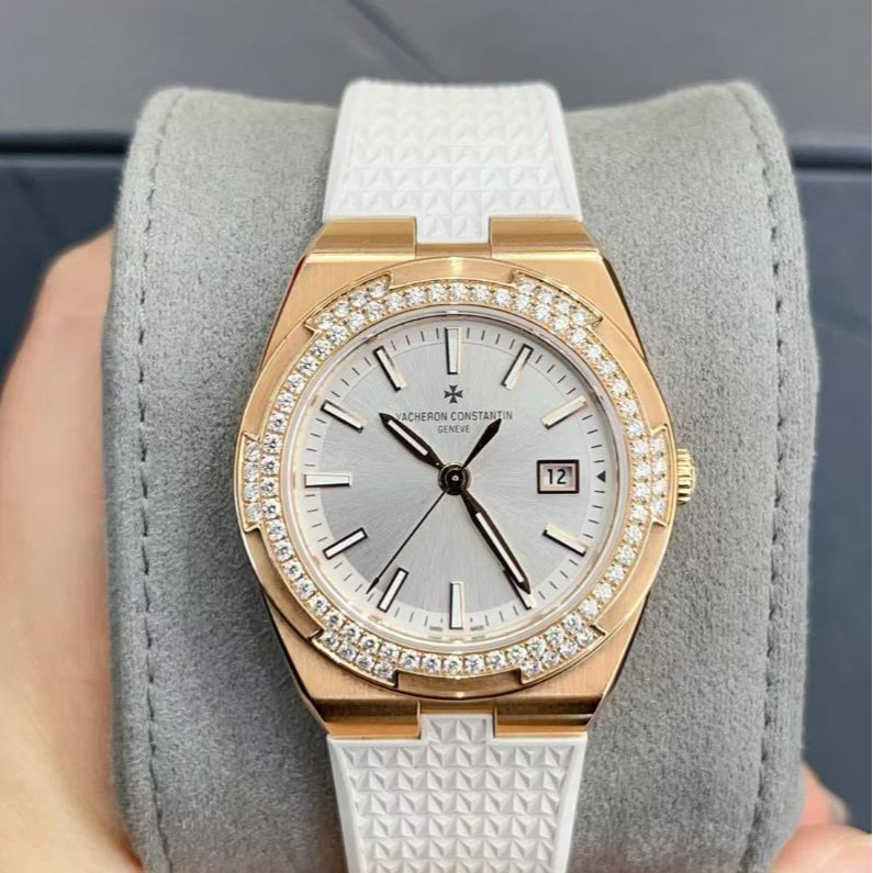 未使用 Vacheron Constantin/江诗丹顿 小花6枫 纵横四海石英腕表