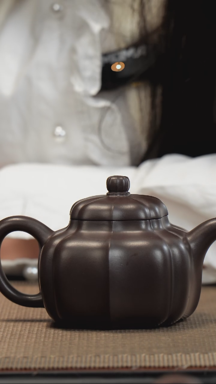 【闪购商品】紫砂茶壶茄皮老紫泥筋纹德钟