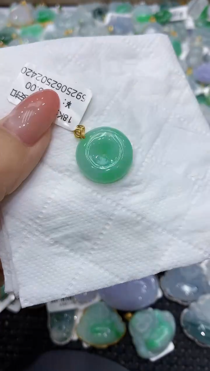 颈饰18K金镶嵌翡翠111111111111