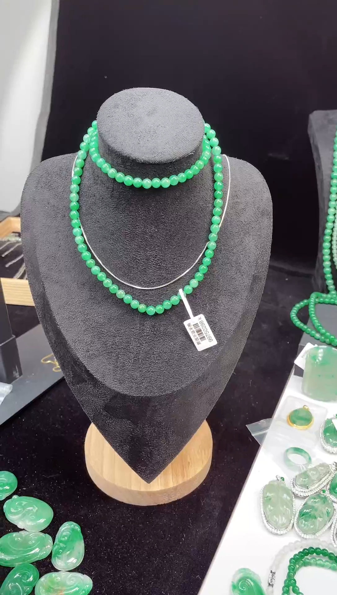 颈饰合金石英质玉（非洲翠）珠串 6.4