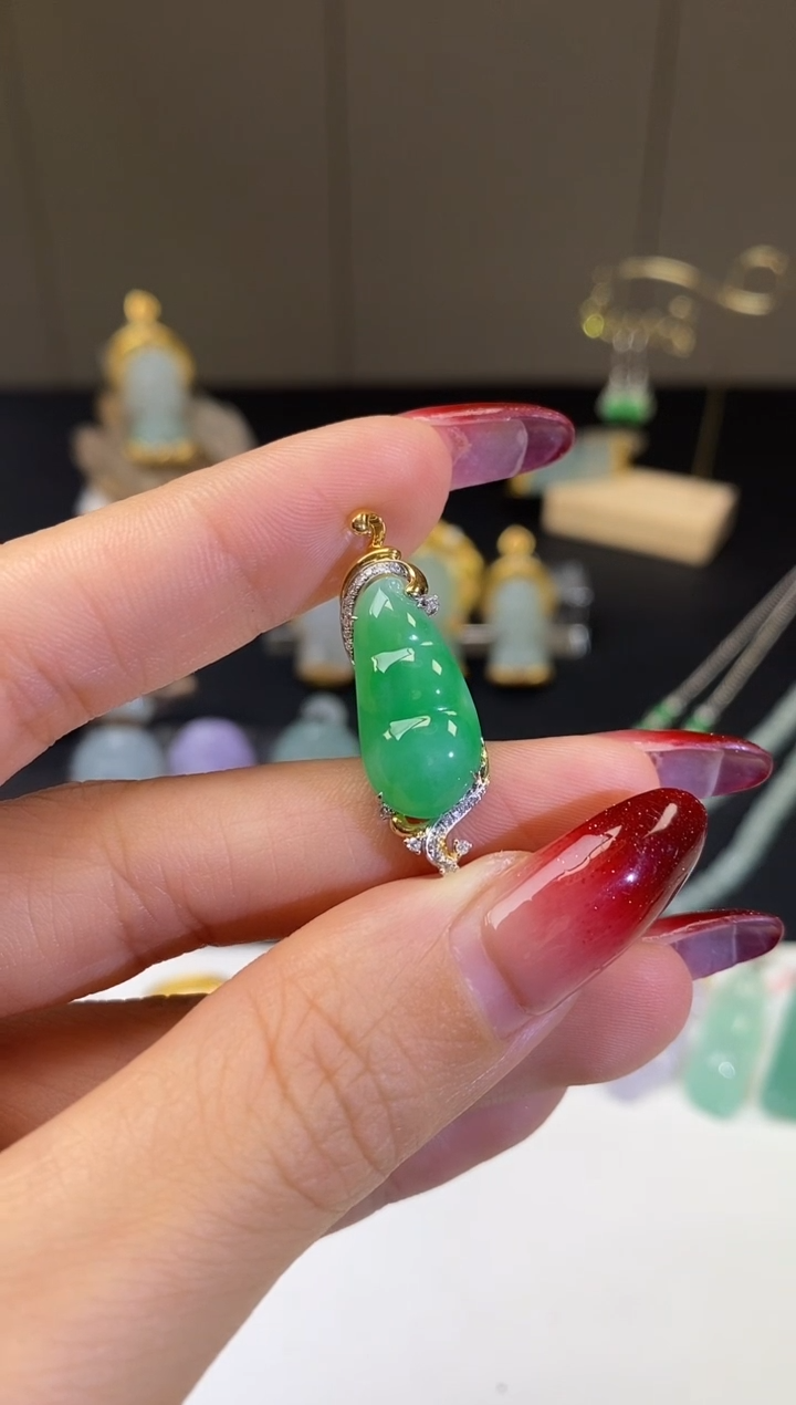 【闪购商品】翡翠吊坠(不含链)18K金镶嵌吊坠