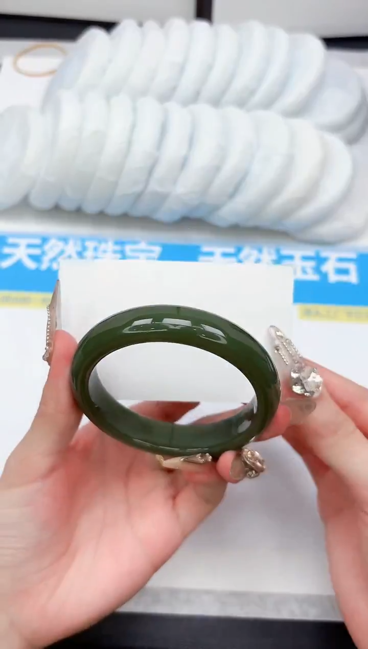 未镶嵌手镯石英质玉146-57.0