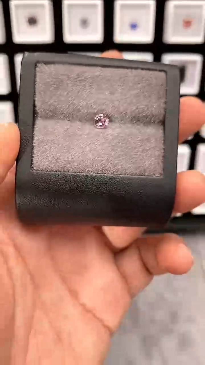 未镶嵌裸石尖晶石0.59