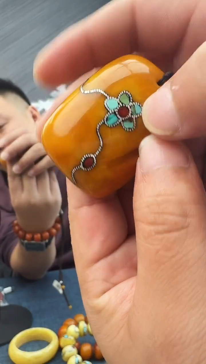 蜜蜡未镶嵌珠宝奇石假一罚十 ，多样性发其一