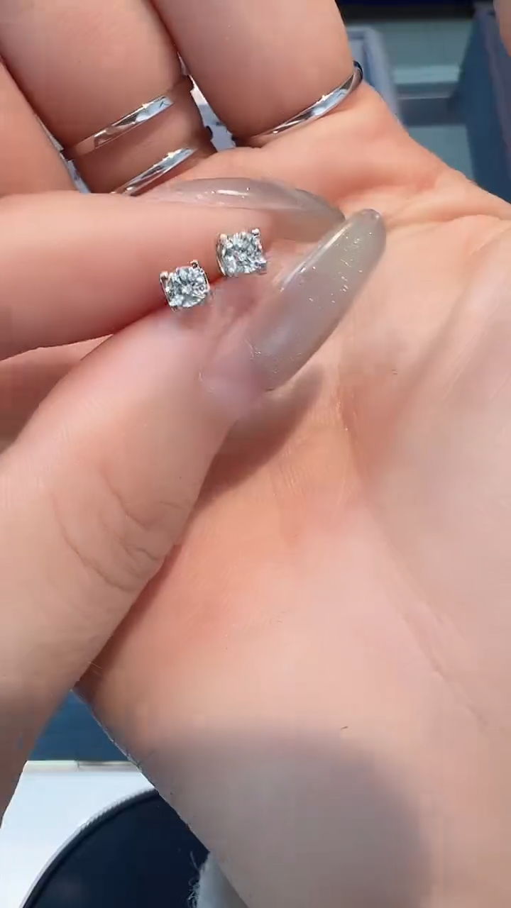 【闪购商品】钻石30分耳钉18K金镶嵌发一