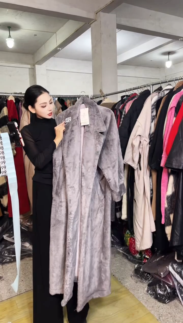 692闪购外套外披马甲打底裤子