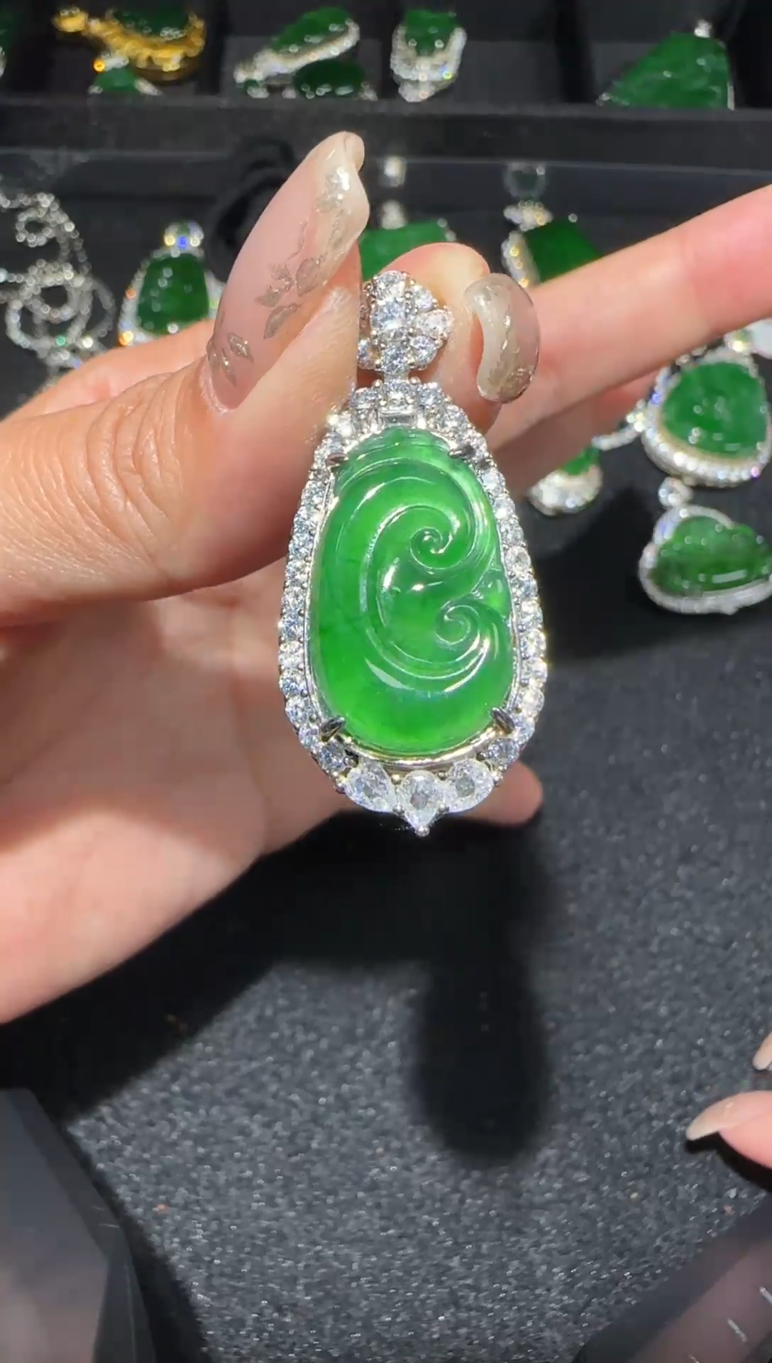 【闪购商品】翡翠吊坠(赠链)未镶嵌多样性发货拍一发一