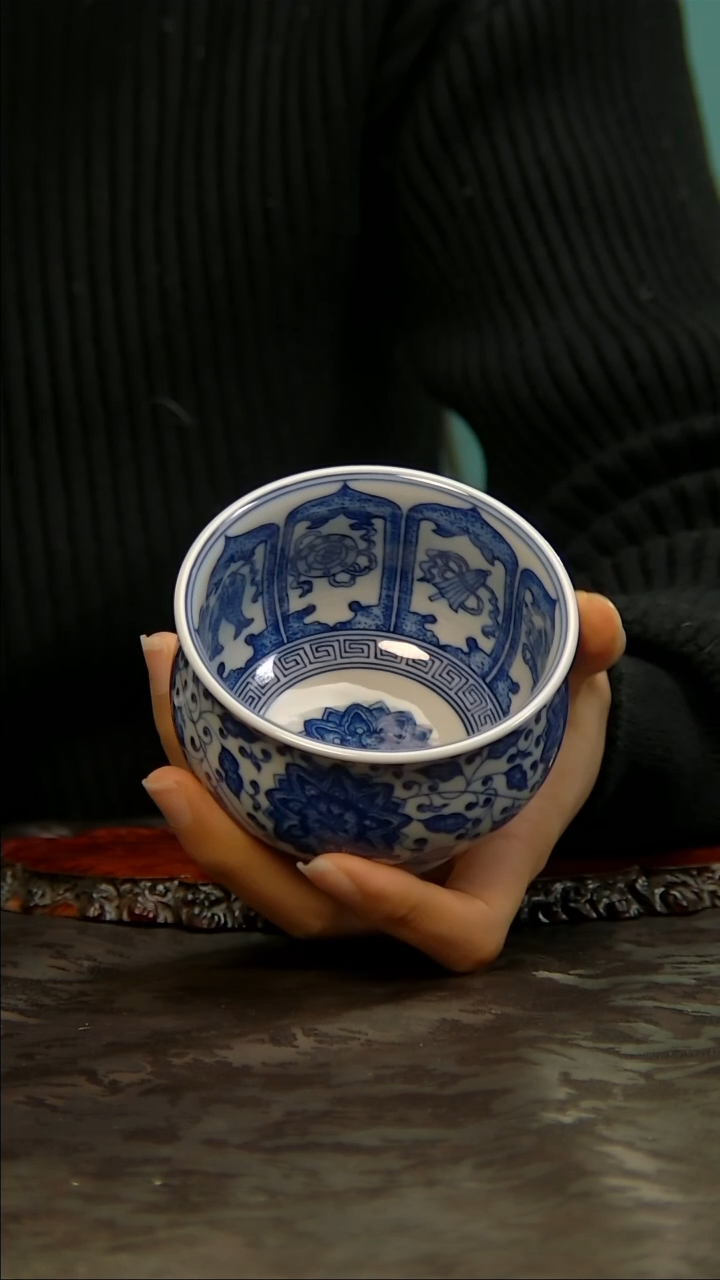 【闪购商品】青花手绘缠枝八宝满工卢氏主人杯