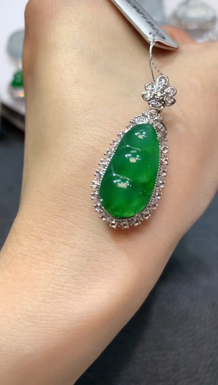 【闪购商品】翡翠吊坠(不含链)18K金镶嵌D17