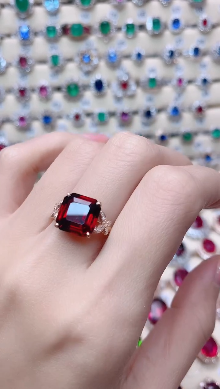 【闪购商品】石榴石18K金戒指18K金镶嵌1