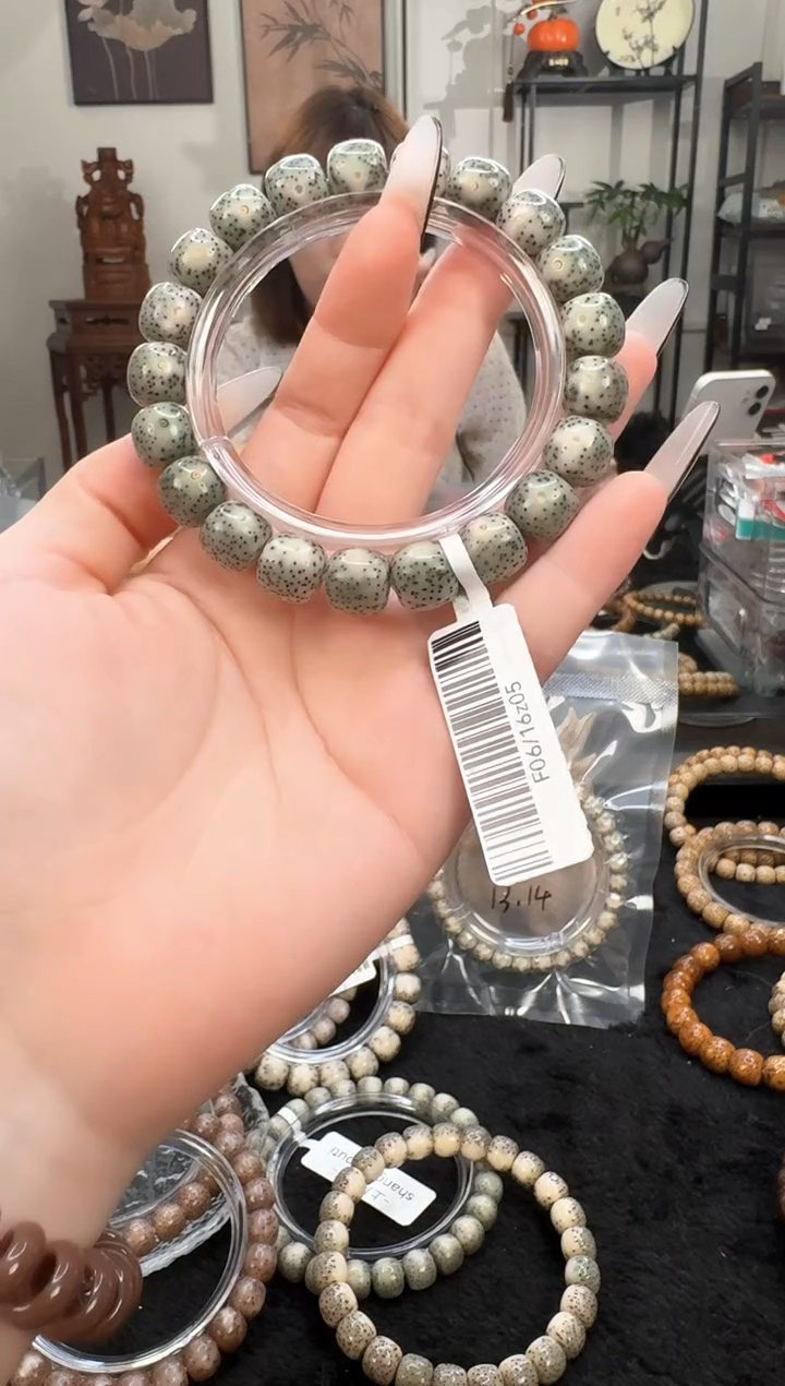 星月菩提手串R5单圈手串11X10 F06