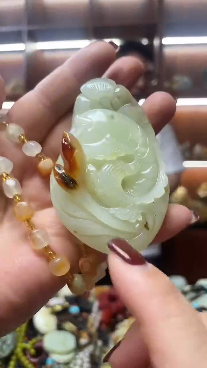 未镶嵌蛇纹石玉吊坠    