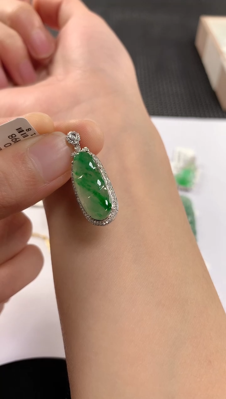 颈饰18K金镶嵌翡翠131