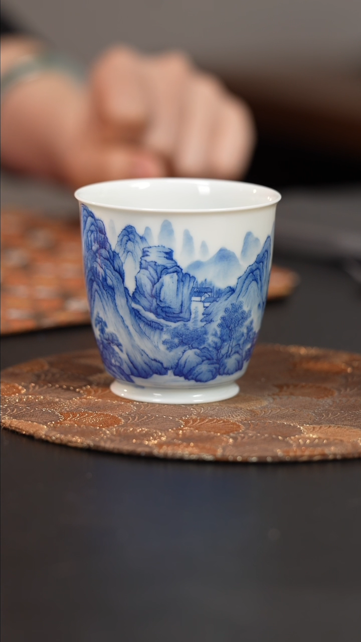 【闪购商品】杯看山柴窑青花山水