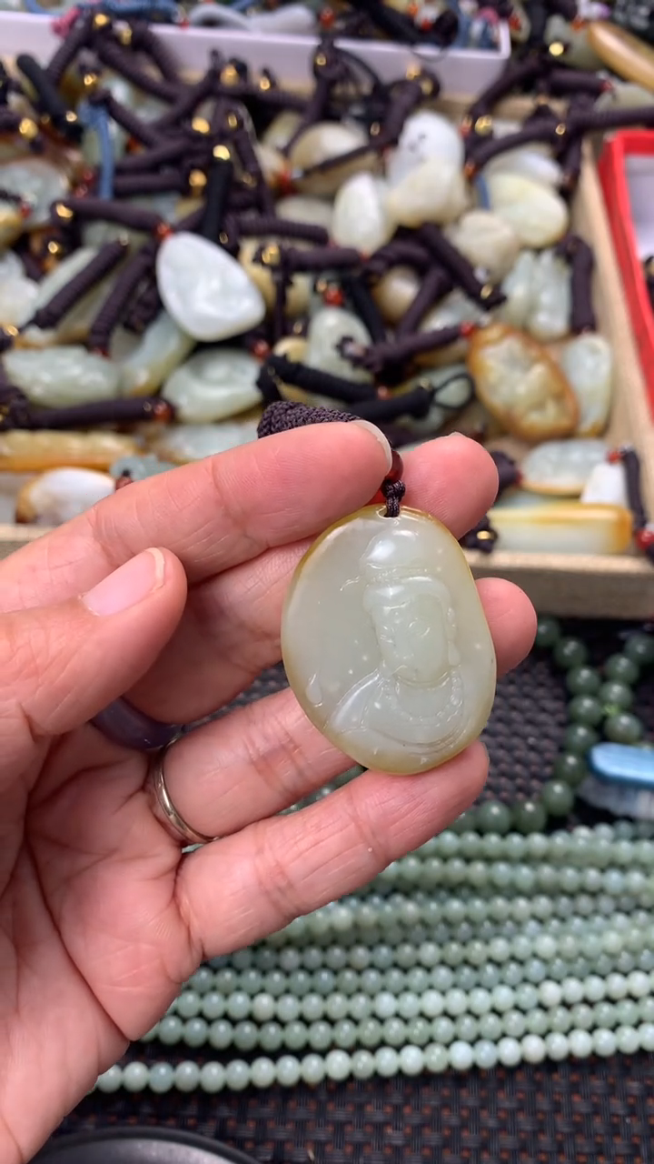 【闪购商品】和田玉颈饰未镶嵌多样性发货没有证书拍一发一有瑕
